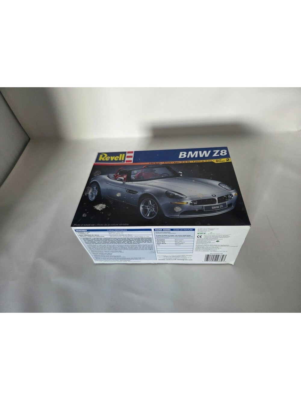 Revell 1:24 Scale BMW Z8 Model Car Kit with Box and Loose Components